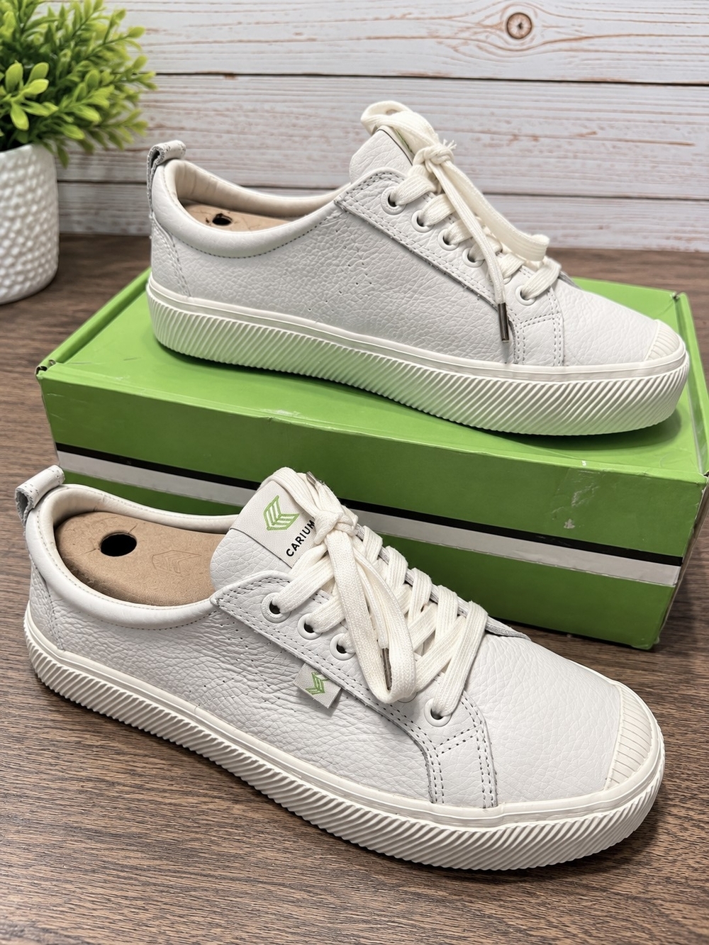 CARIUMA OCA Low Premium Leather White Sneakers Men's 8.5 Women's 10 NIB